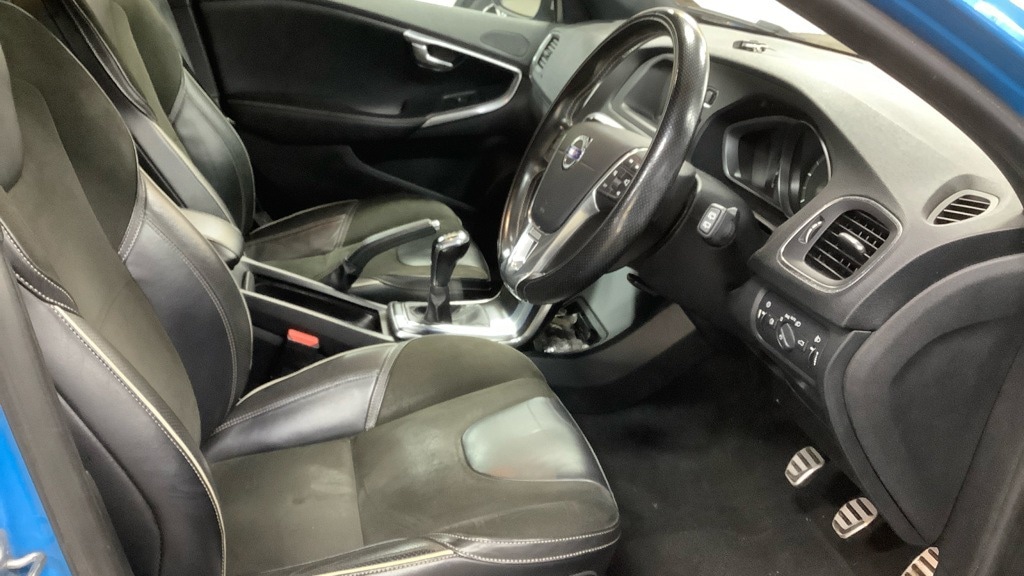 Used Volvo V40 2015 for sale - 76653349: Photo 10