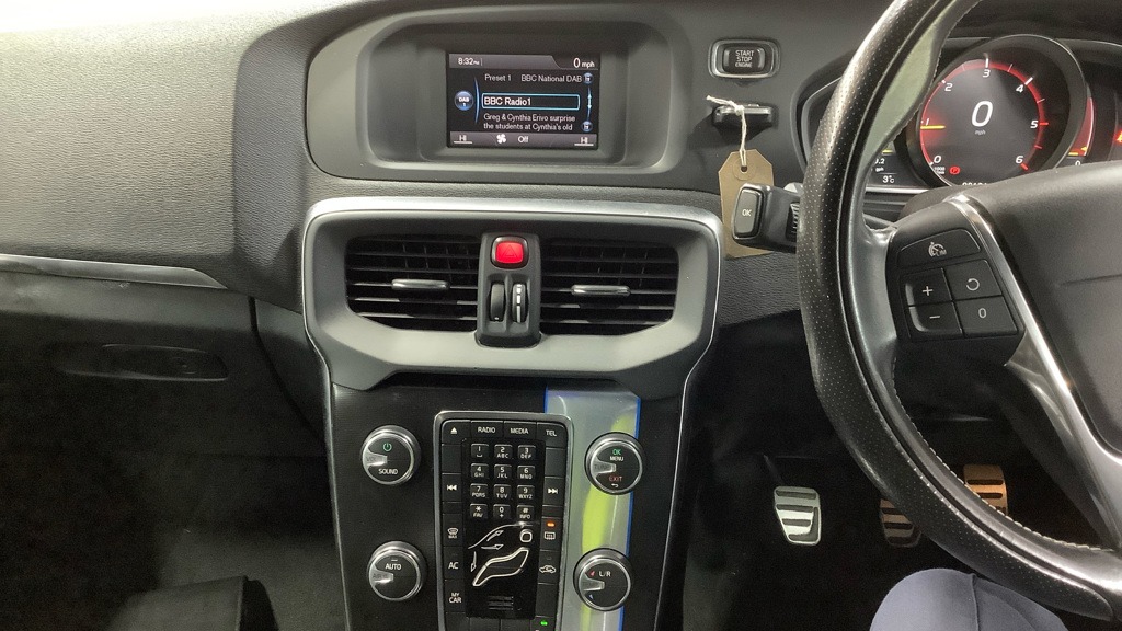 Used Volvo V40 2015 for sale - 76653349: Photo 12