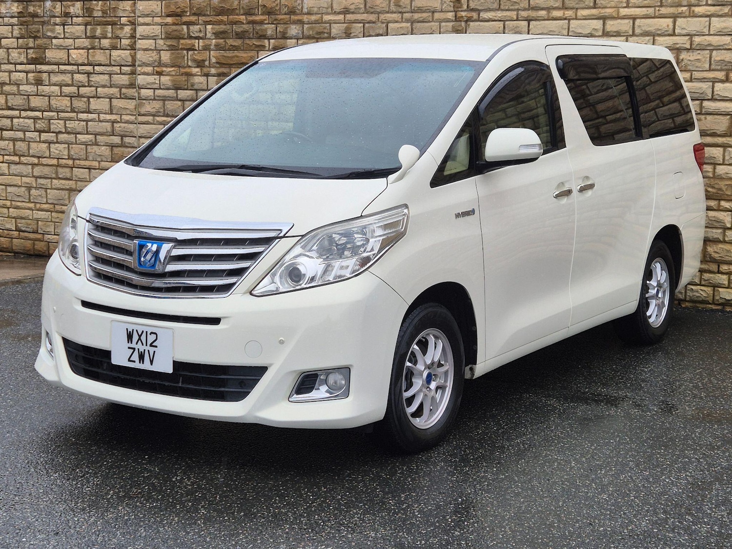 Used Toyota Alphard 2024 for sale - 77926957: Photo 4
