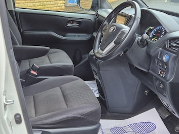 Used Toyota Noah 2015 for sale - 77926956: Photo