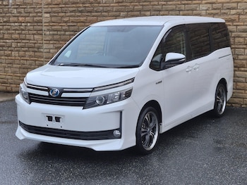 Used Toyota Noah 2015 for sale - 77926956: Photo