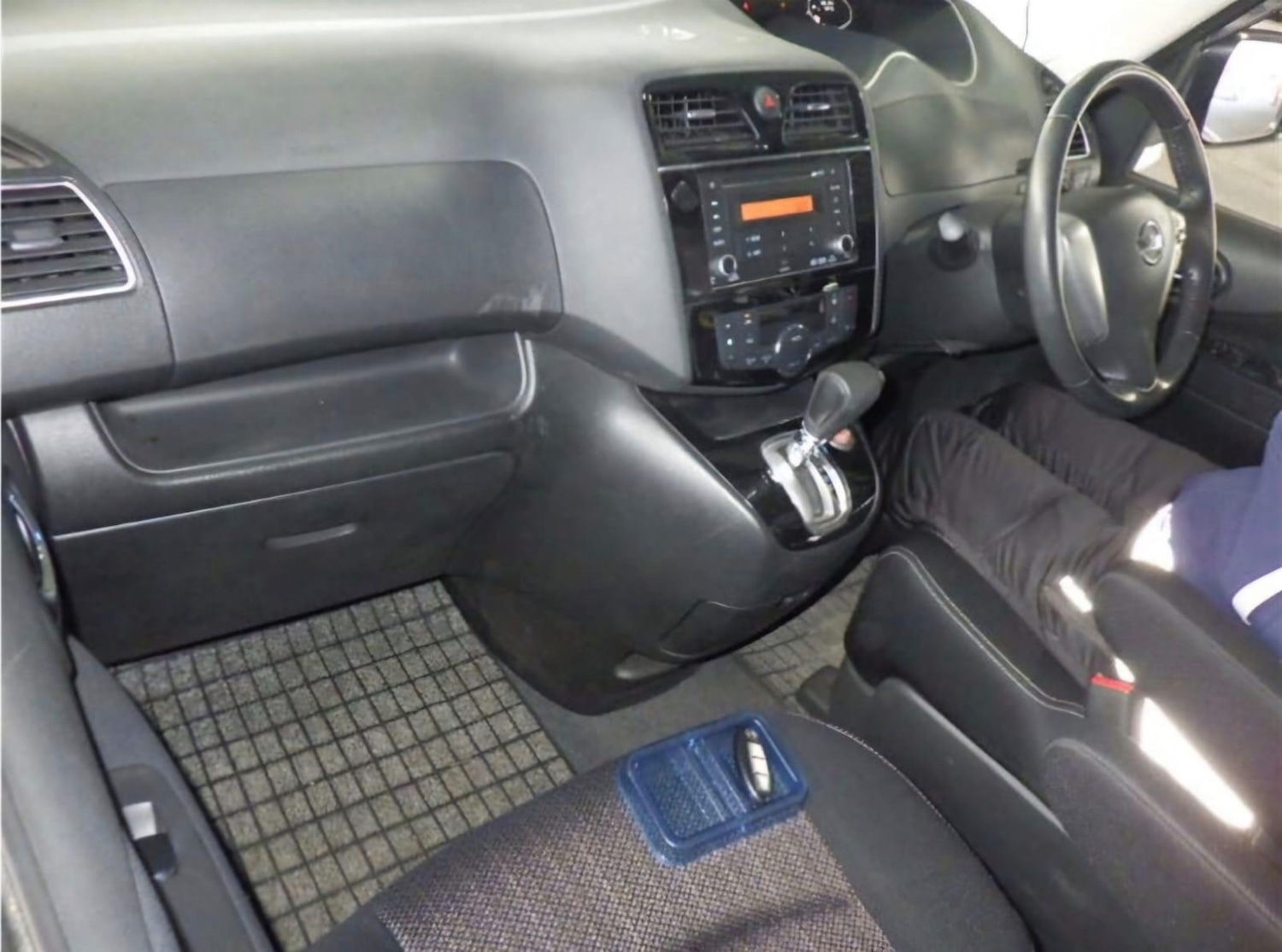 Used Nissan Serena for sale - 78127281: Photo 7