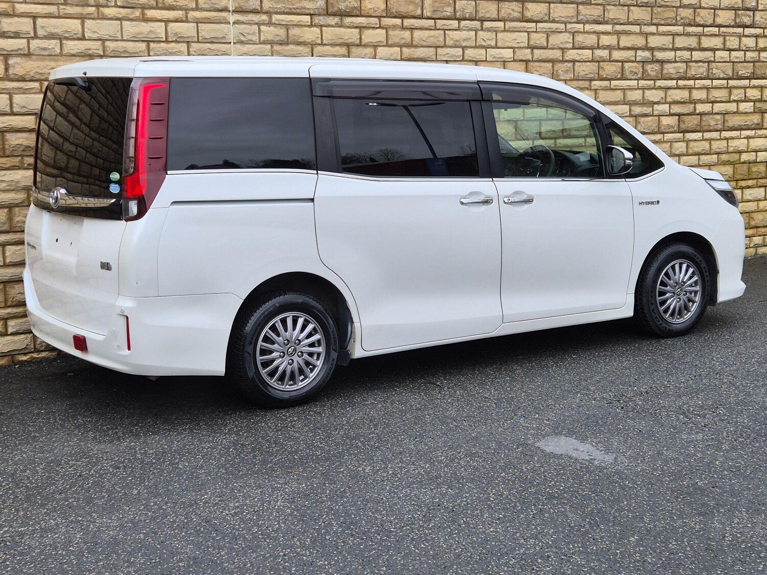 Used Toyota Voxy for sale - 77926963: Photo 15