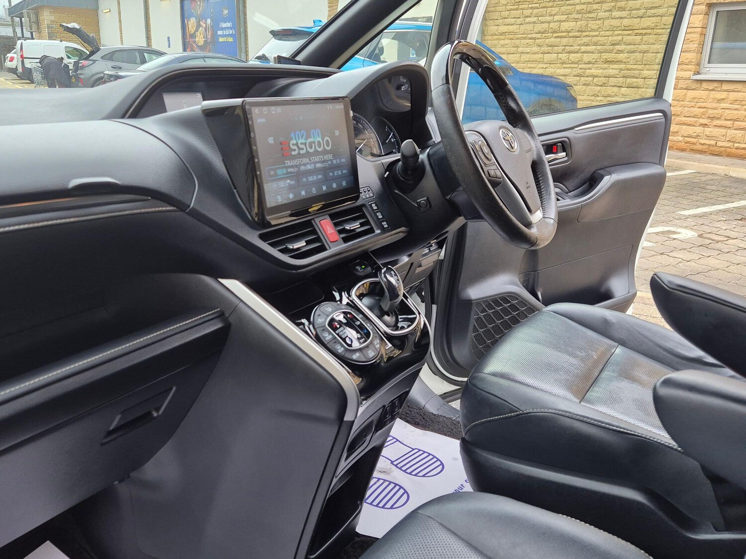 Used Toyota Voxy for sale - 77926963: Photo 25