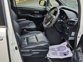 Used Toyota Voxy 2016 for sale - 77926963: Photo