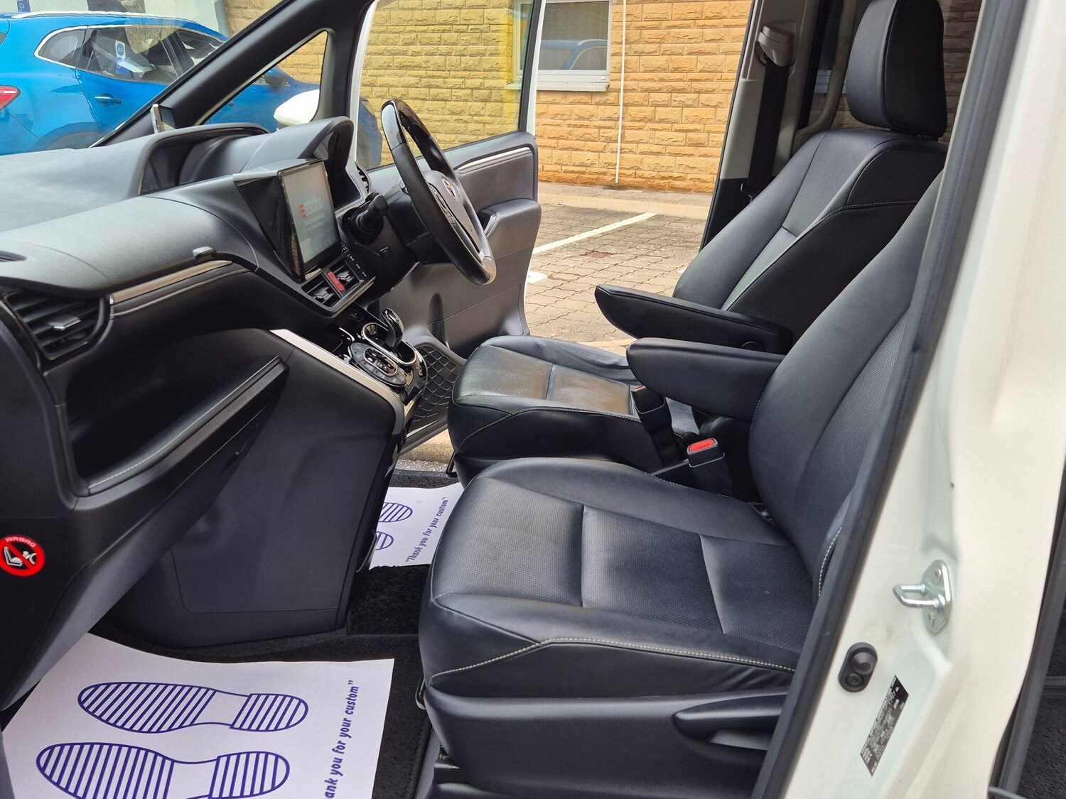 Used Toyota Voxy for sale - 77926963: Photo 35