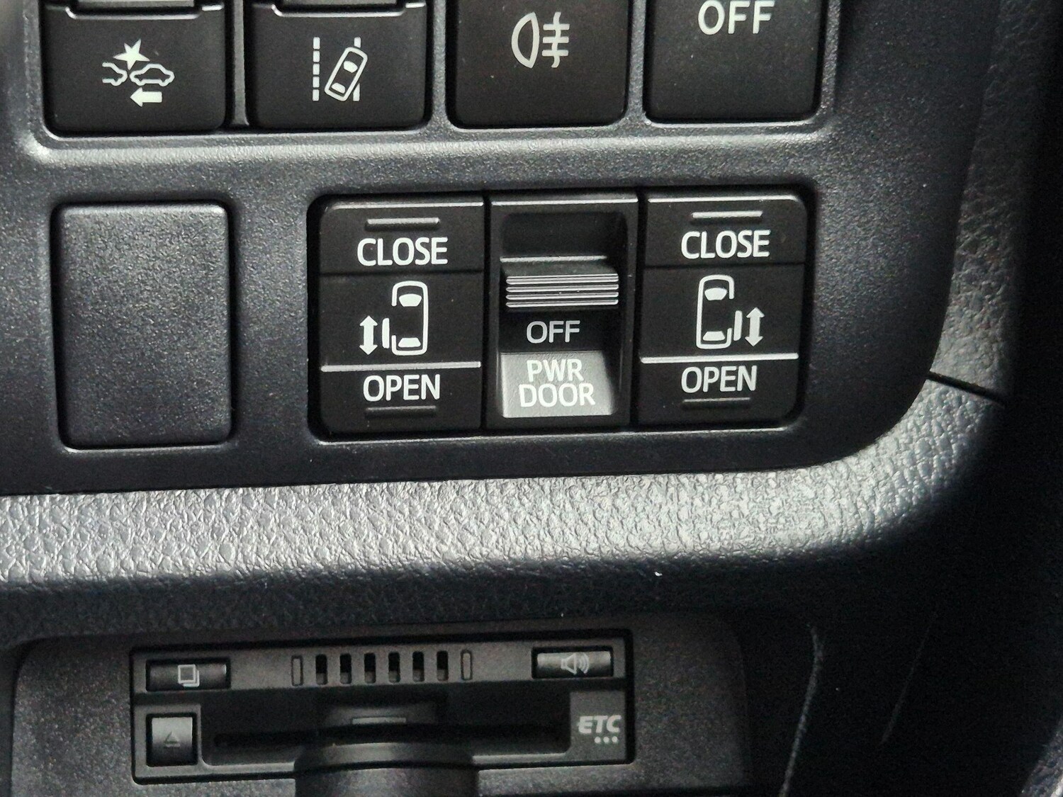 Used Toyota Voxy for sale - 77926963: Photo 36