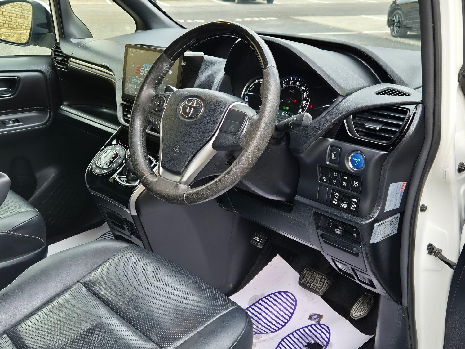 Used Toyota Voxy for sale - 77926963: Photo 6