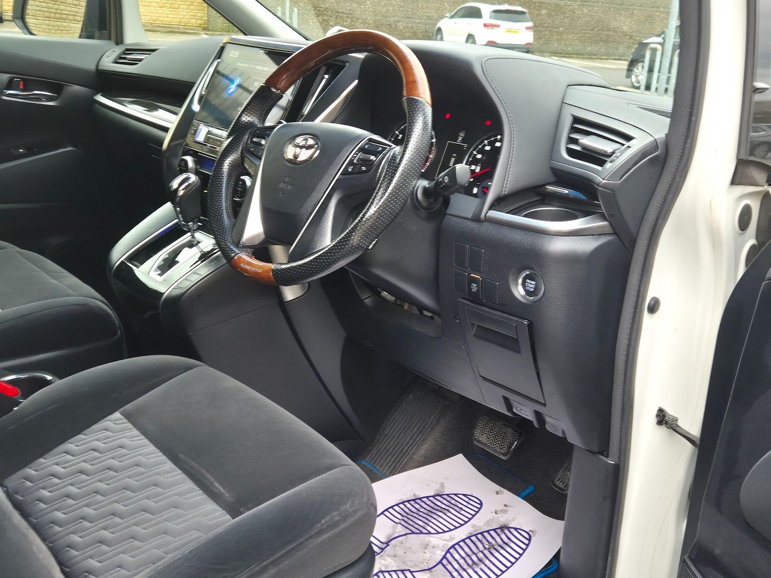 Used Toyota Vellfire for sale - 77926954: Photo 6