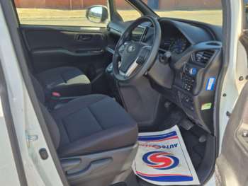 Used Toyota Voxy 2017 for sale - 74909674: Photo