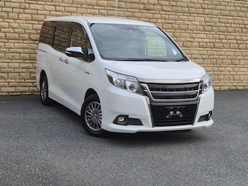 Used Toyota Voxy 2017 for sale - 78504052: Photo