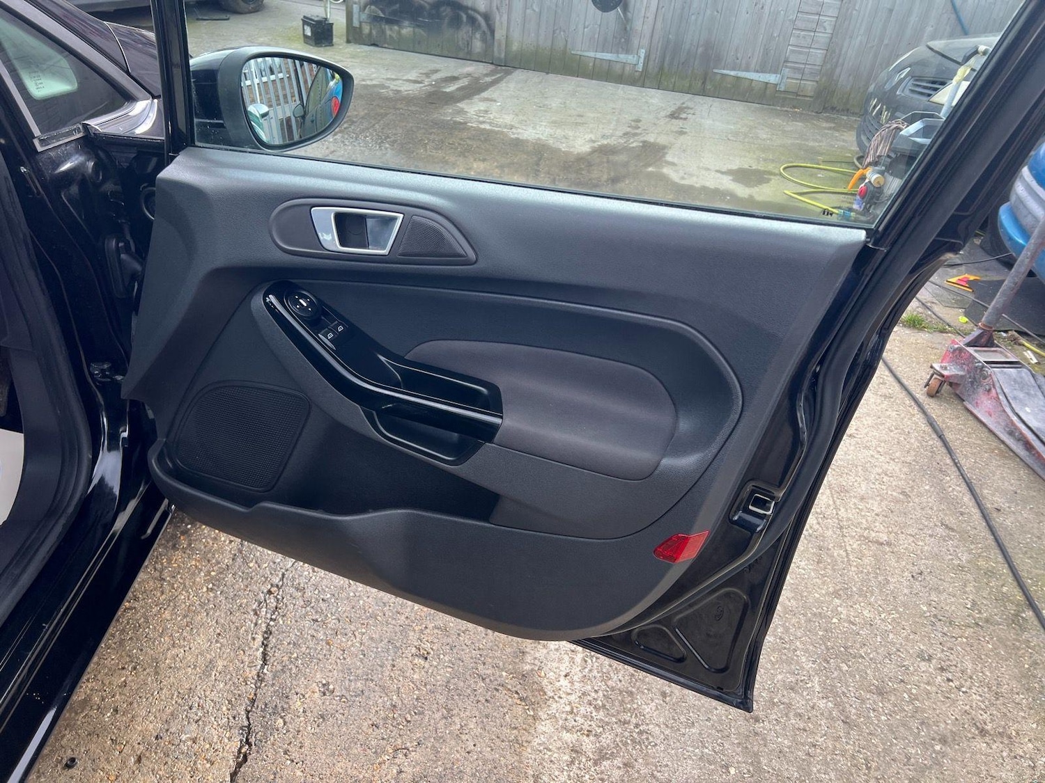 Used Ford Fiesta 2013 for sale - 76913602: Photo 24