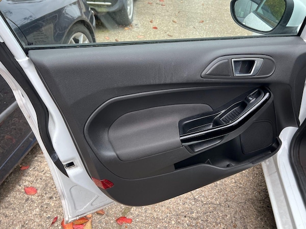 Used Ford Fiesta 2013 for sale - 76282920: Photo 9