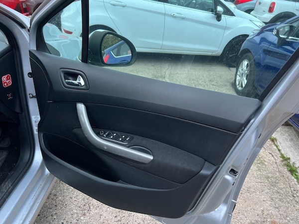 Used Peugeot 308 2009 for sale - 76240279: Photo 5