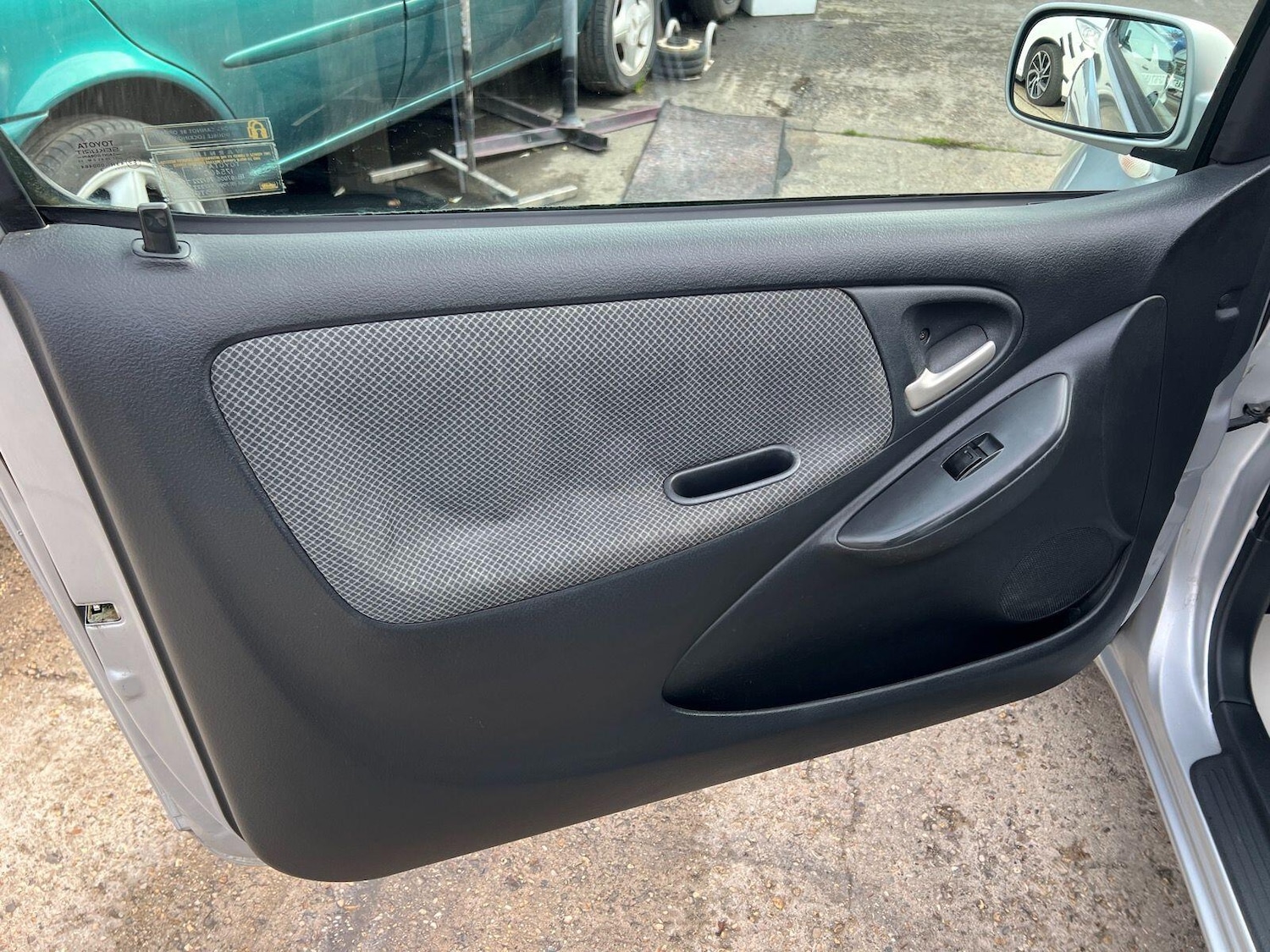Used Toyota Yaris 2003 for sale - 76361192: Photo 18