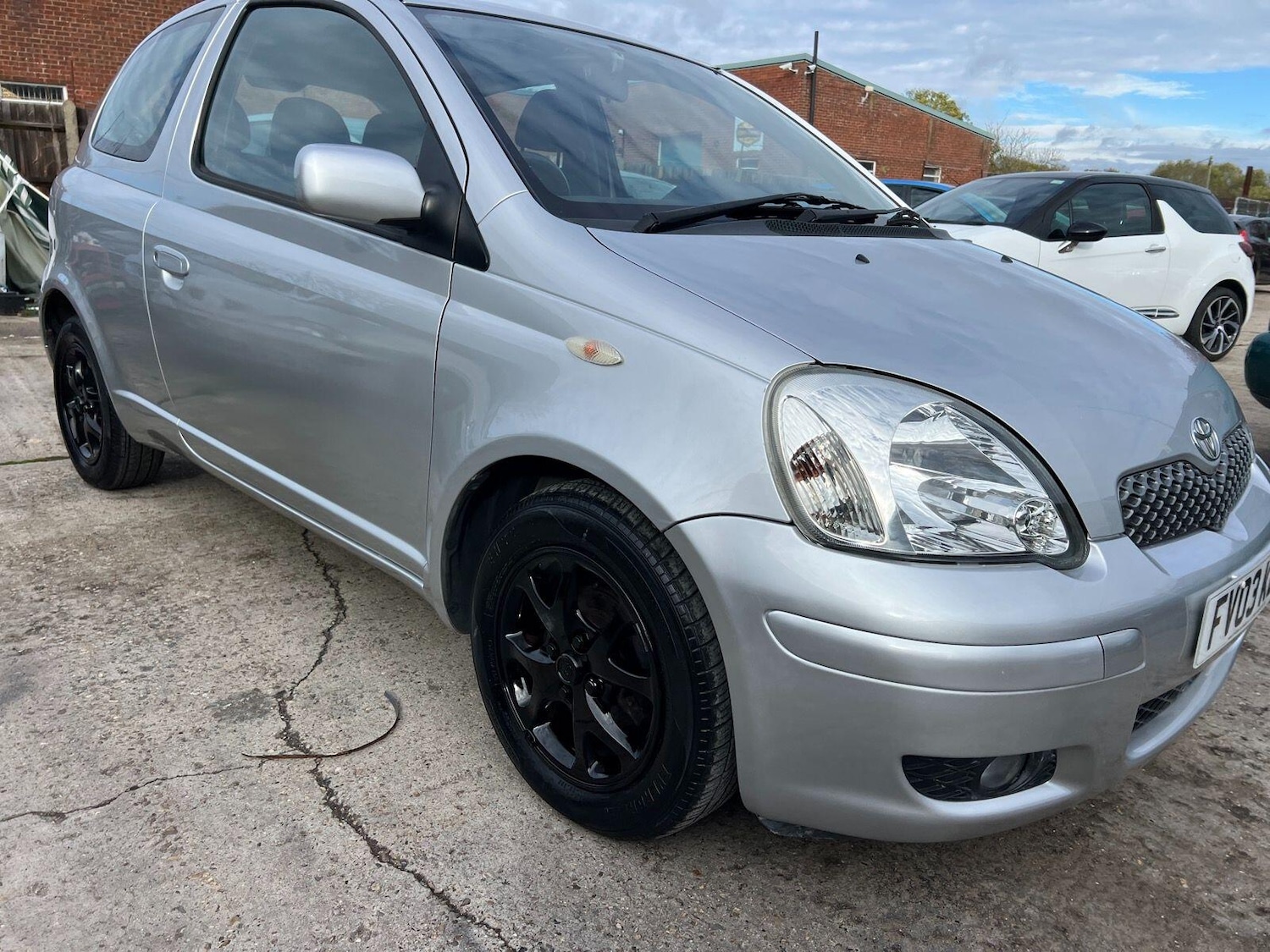 Used Toyota Yaris 2003 for sale - 76361192: Photo 3