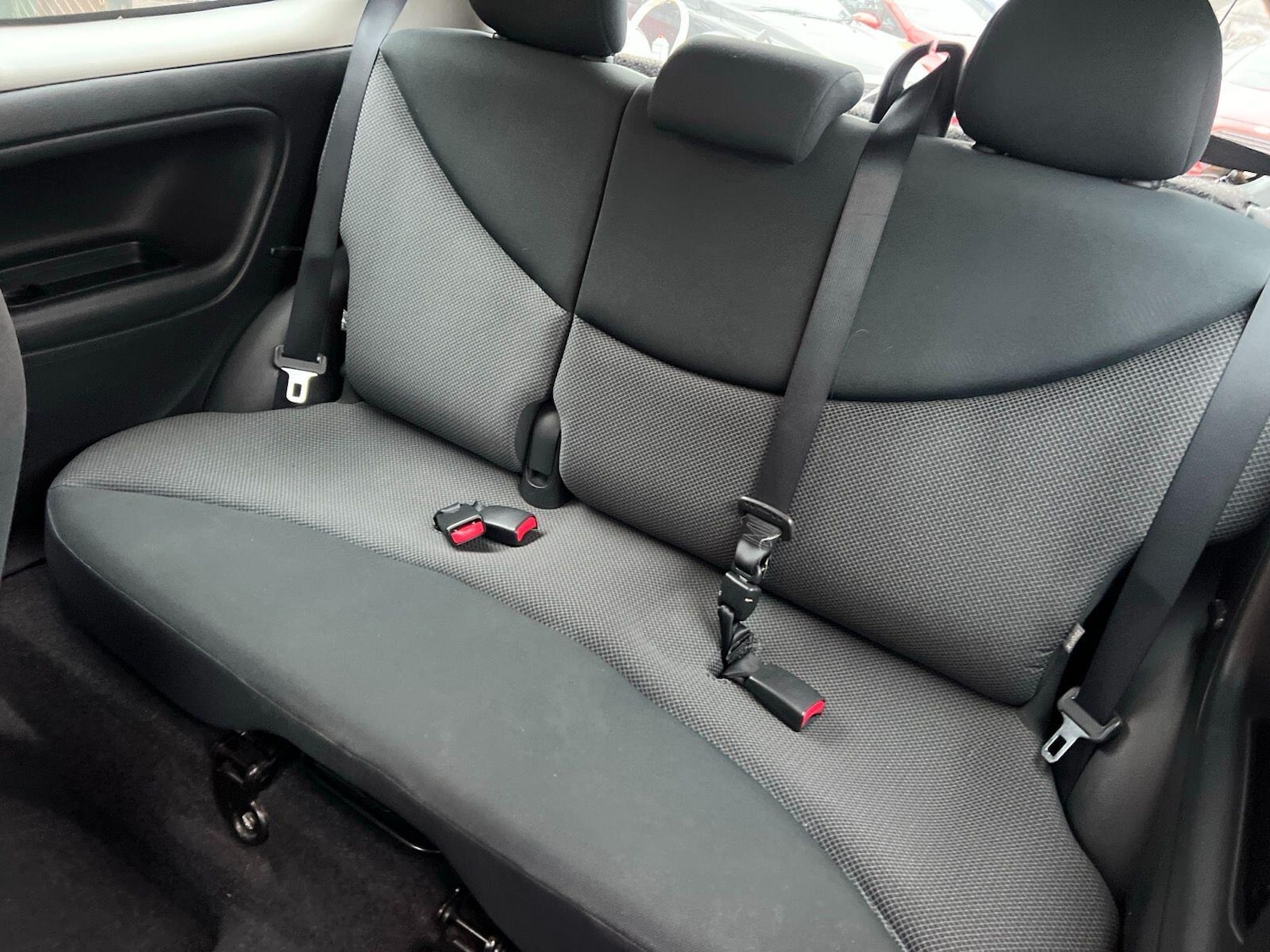 Used Toyota Yaris 2003 for sale - 76361192: Photo 8