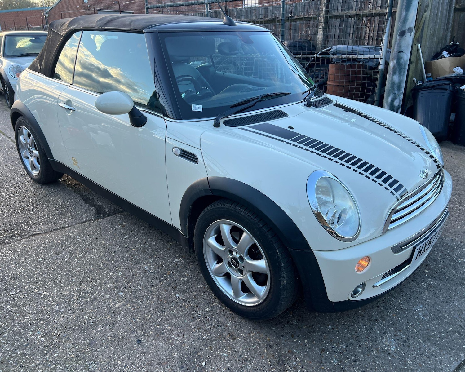 Used MINI Convertible 2007 for sale - 77823945: Photo 2