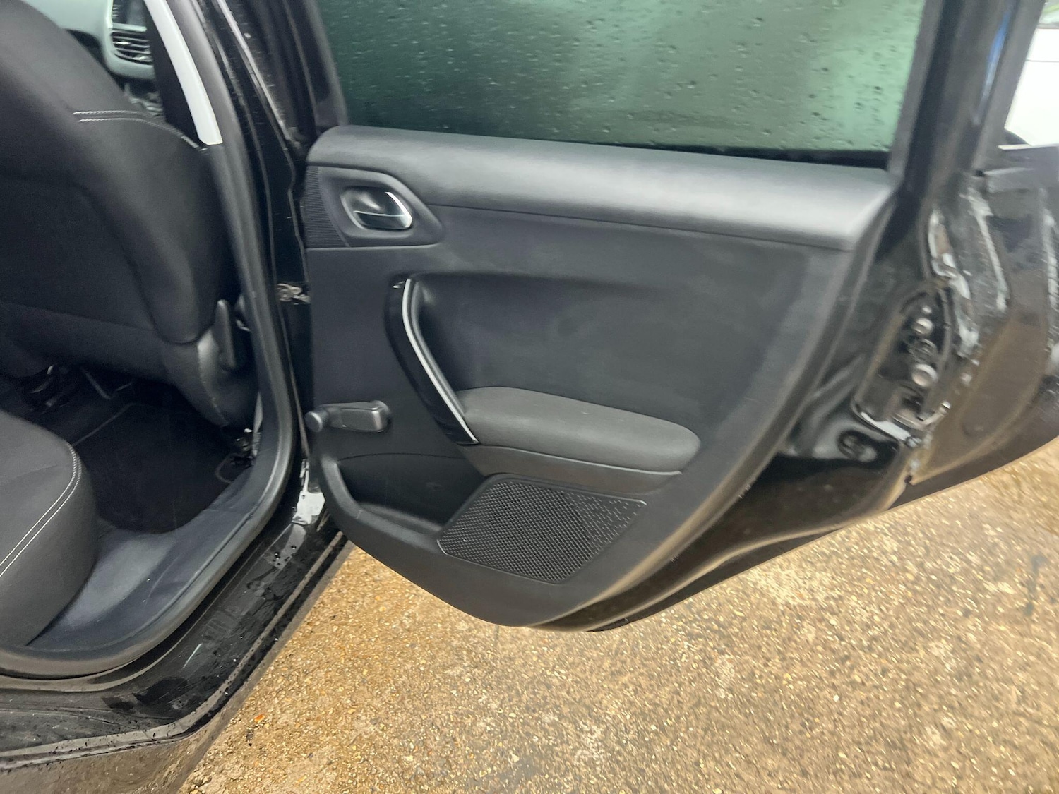 Used Peugeot 208 2016 for sale - 76866475: Photo 5