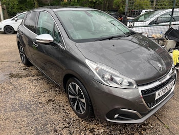 Used Peugeot 208 2018 for sale - 75609412: Photo