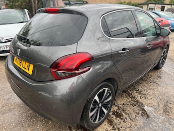 Used Peugeot 208 2018 for sale - 75609412: Photo
