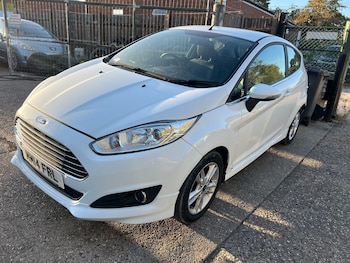 2014 (14) - 1.25 82 Zetec 3dr