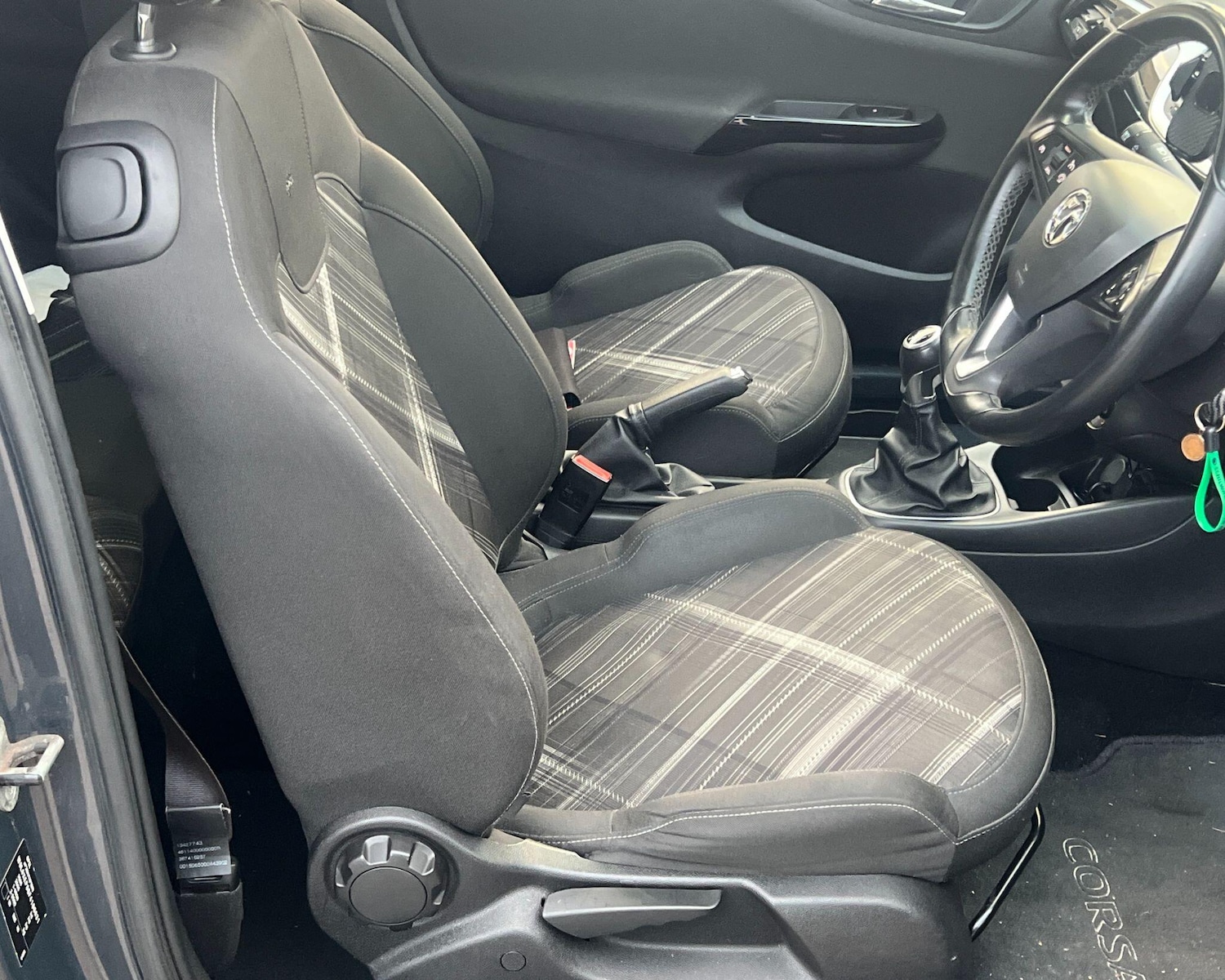 Used Vauxhall Corsa 2015 for sale - 77305945: Photo 4