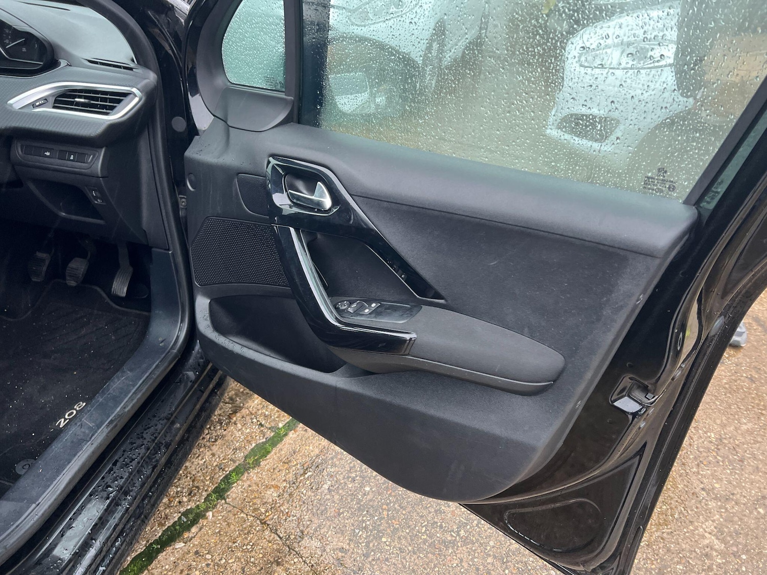 Used Peugeot 208 2016 for sale - 76584956: Photo 4