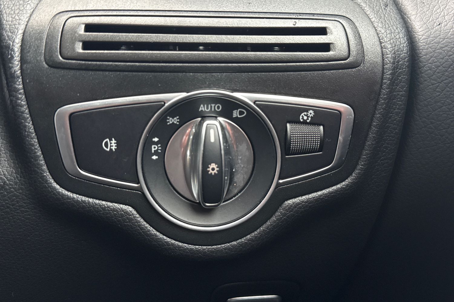 Used Mercedes-Benz GLC 2019 for sale - 77862882: Photo 37