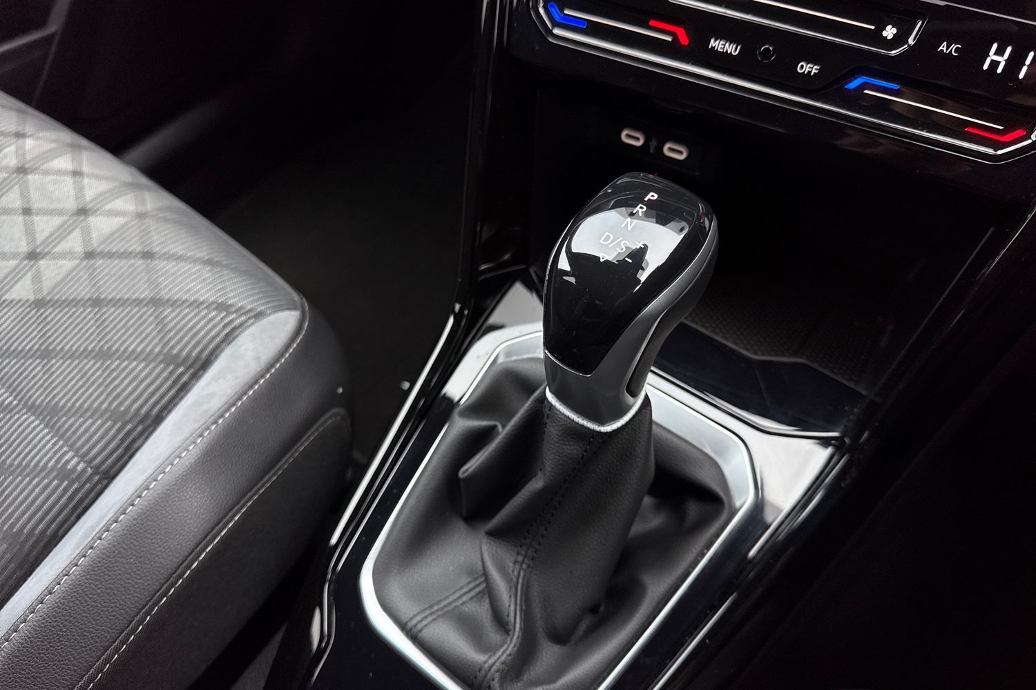 Used Volkswagen T-Roc 2024 for sale - 77064701: Photo 20