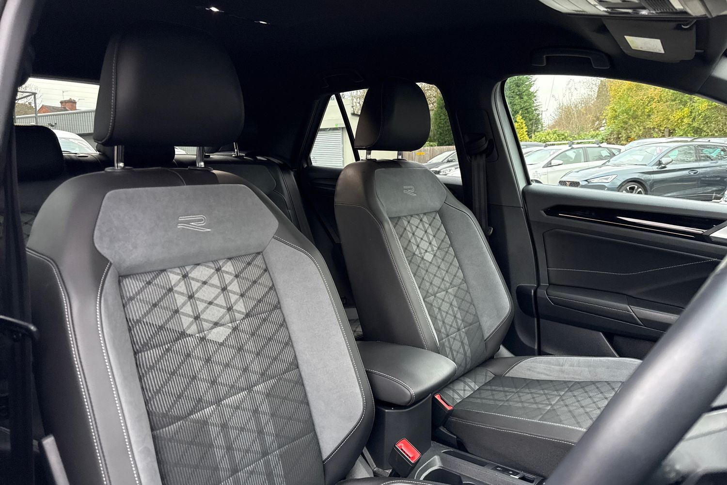 Used Volkswagen T-Roc 2024 for sale - 77064701: Photo 21