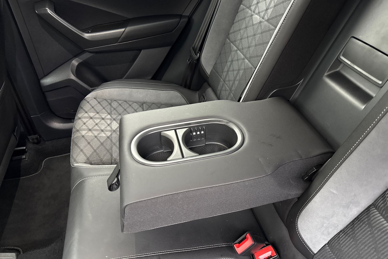 Used Volkswagen T-Roc 2024 for sale - 77064701: Photo 30