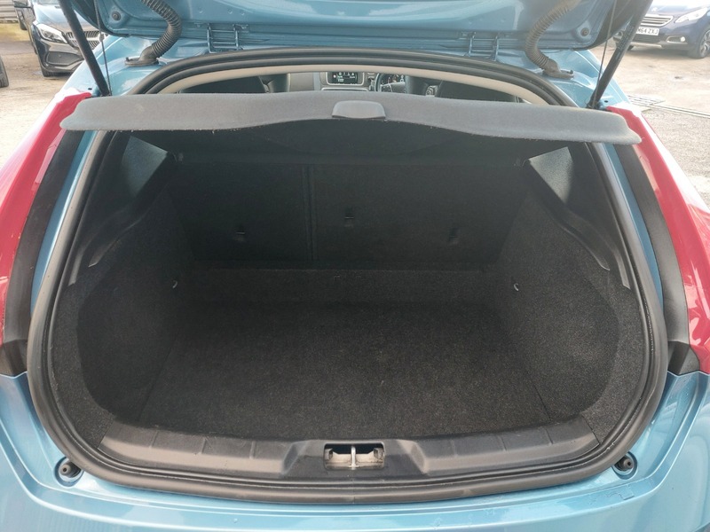 Used Volvo V40 2015 for sale - 77303305: Photo 13