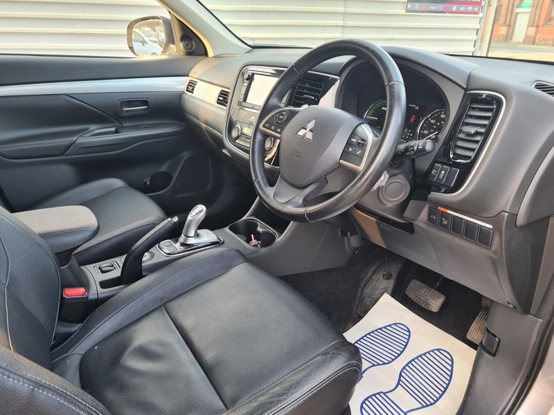 Used Mitsubishi Outlander 2015 for sale - 77976842: Photo 10