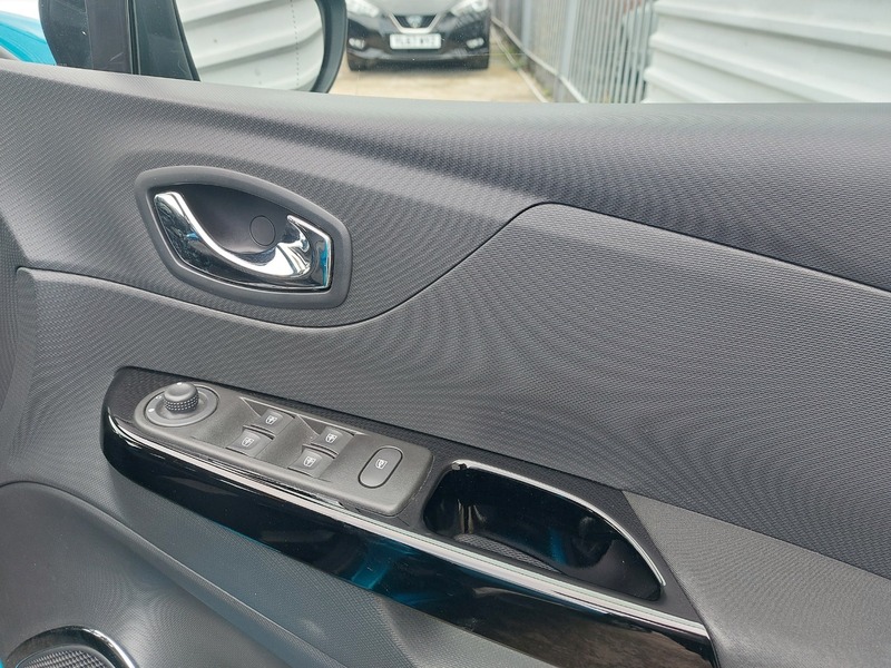 Used Renault Captur 2015 for sale - 76346106: Photo 30