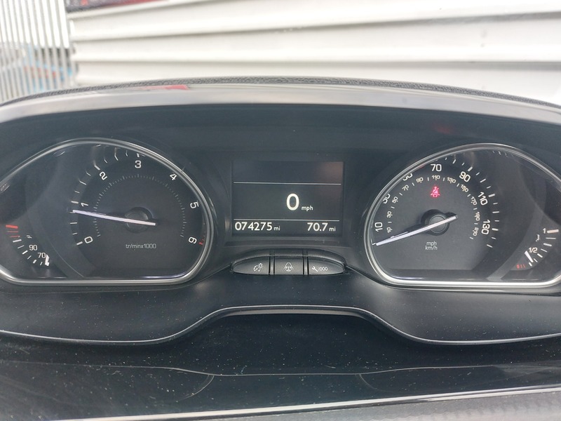 Used Peugeot 2008 2015 for sale - 77236930: Photo 11