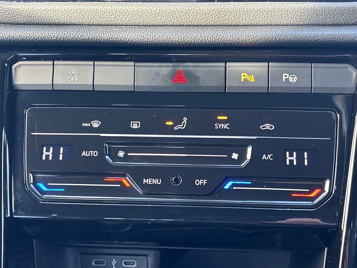 Used Volkswagen T-Roc 2023 for sale - 76612959: Photo 15