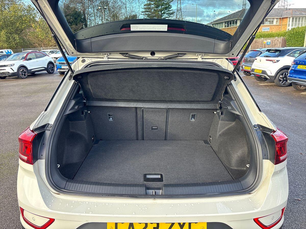 Used Volkswagen T-Roc 2023 for sale - 76612959: Photo 32
