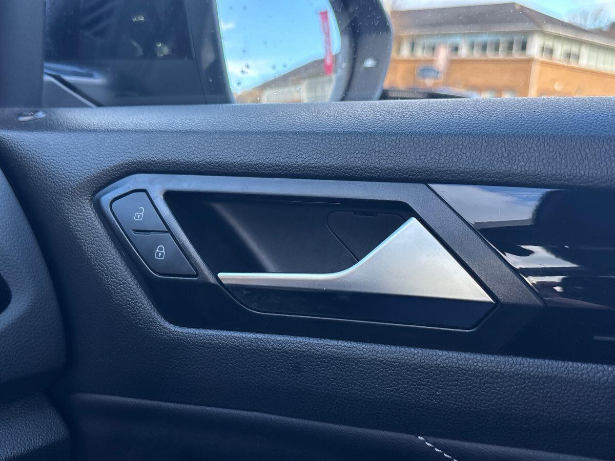 Used Volkswagen T-Roc 2023 for sale - 76612959: Photo 35