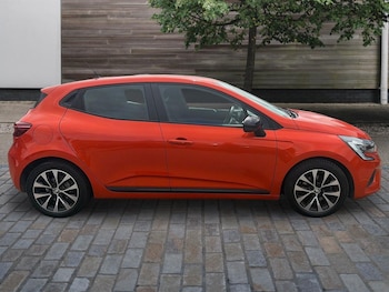 Used Renault Clio 2023 for sale - 78728568: Photo