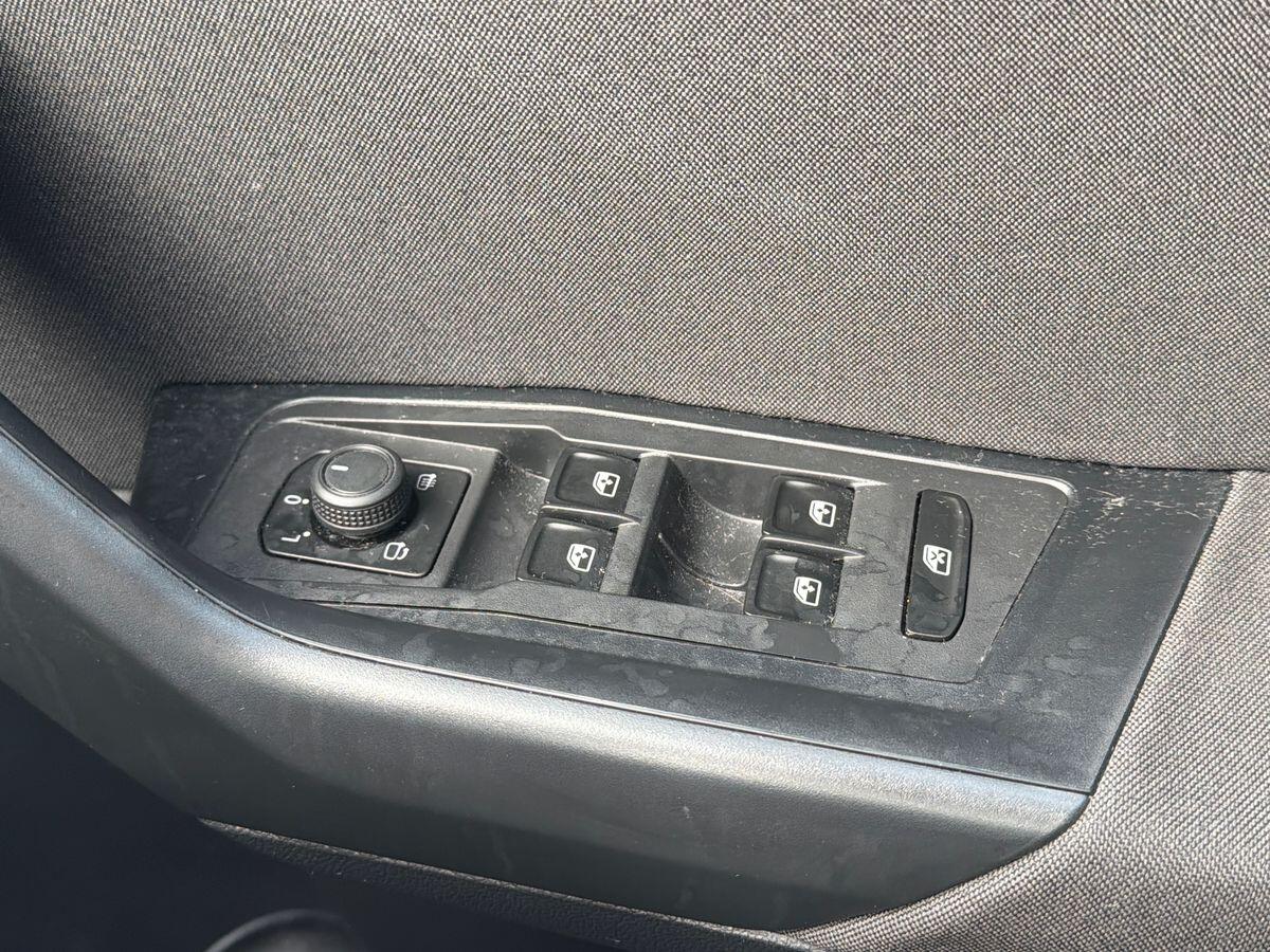 Used Volkswagen T-Roc 2023 for sale - 76824438: Photo 34