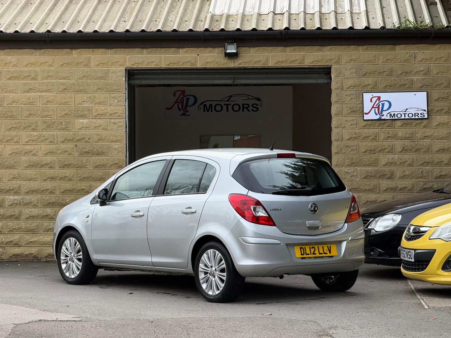 Used Vauxhall Corsa 2012 for sale - 77853148: Photo 3