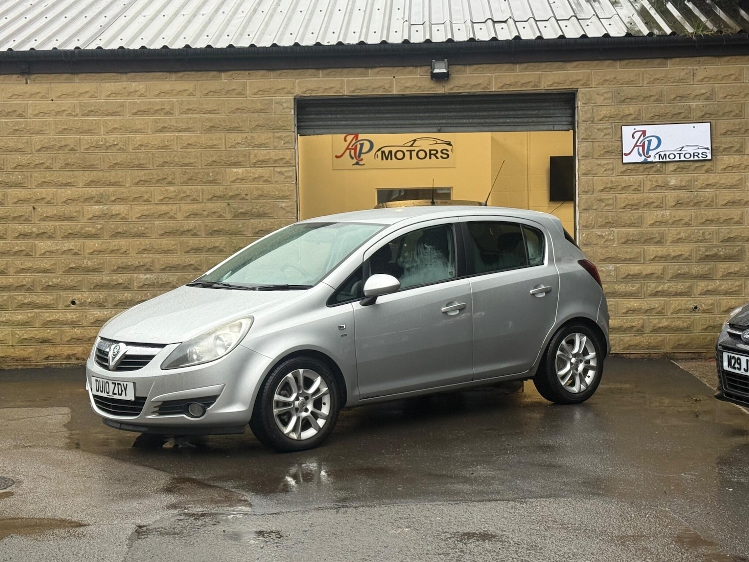 Used Vauxhall Corsa 2010 for sale - 77292029: Photo 3