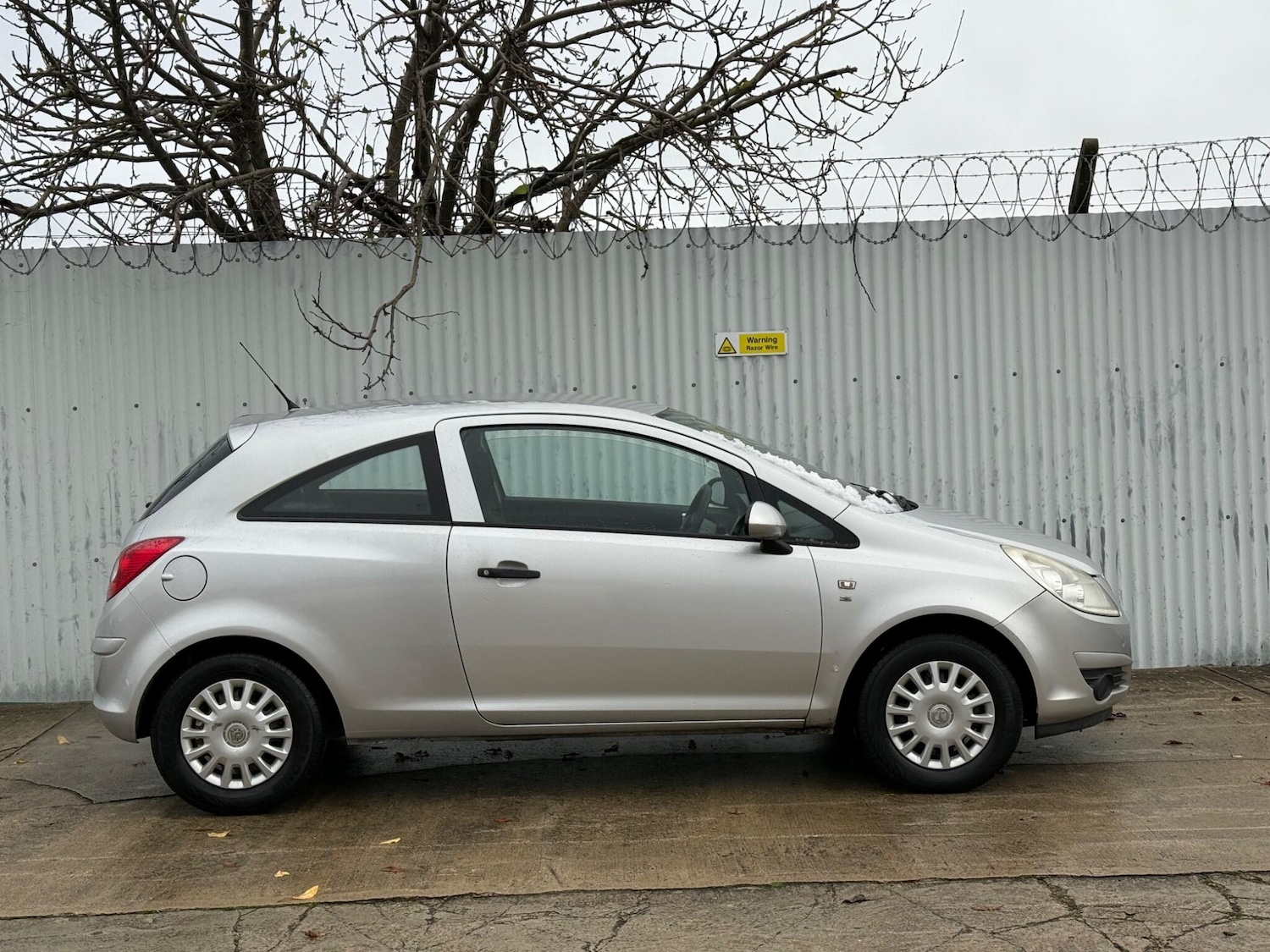 Used Vauxhall Corsa 2010 for sale - 76634162: Photo 3