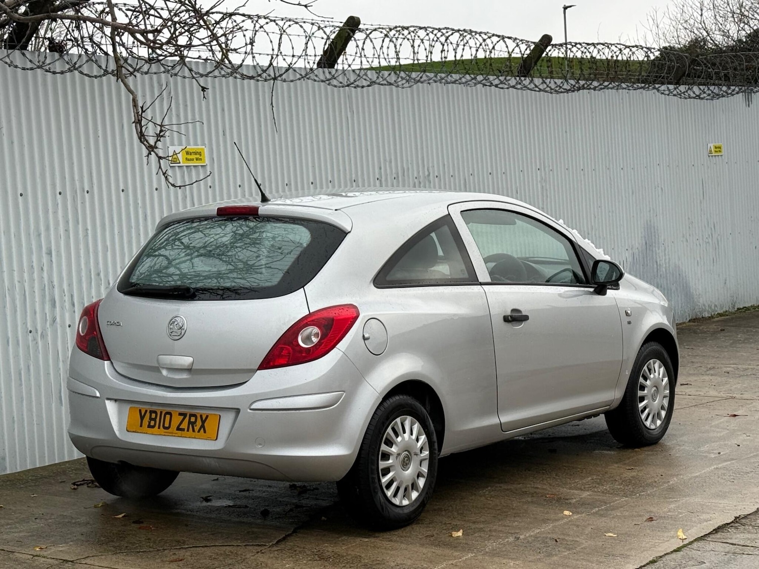 Used Vauxhall Corsa 2010 for sale - 76634162: Photo 4
