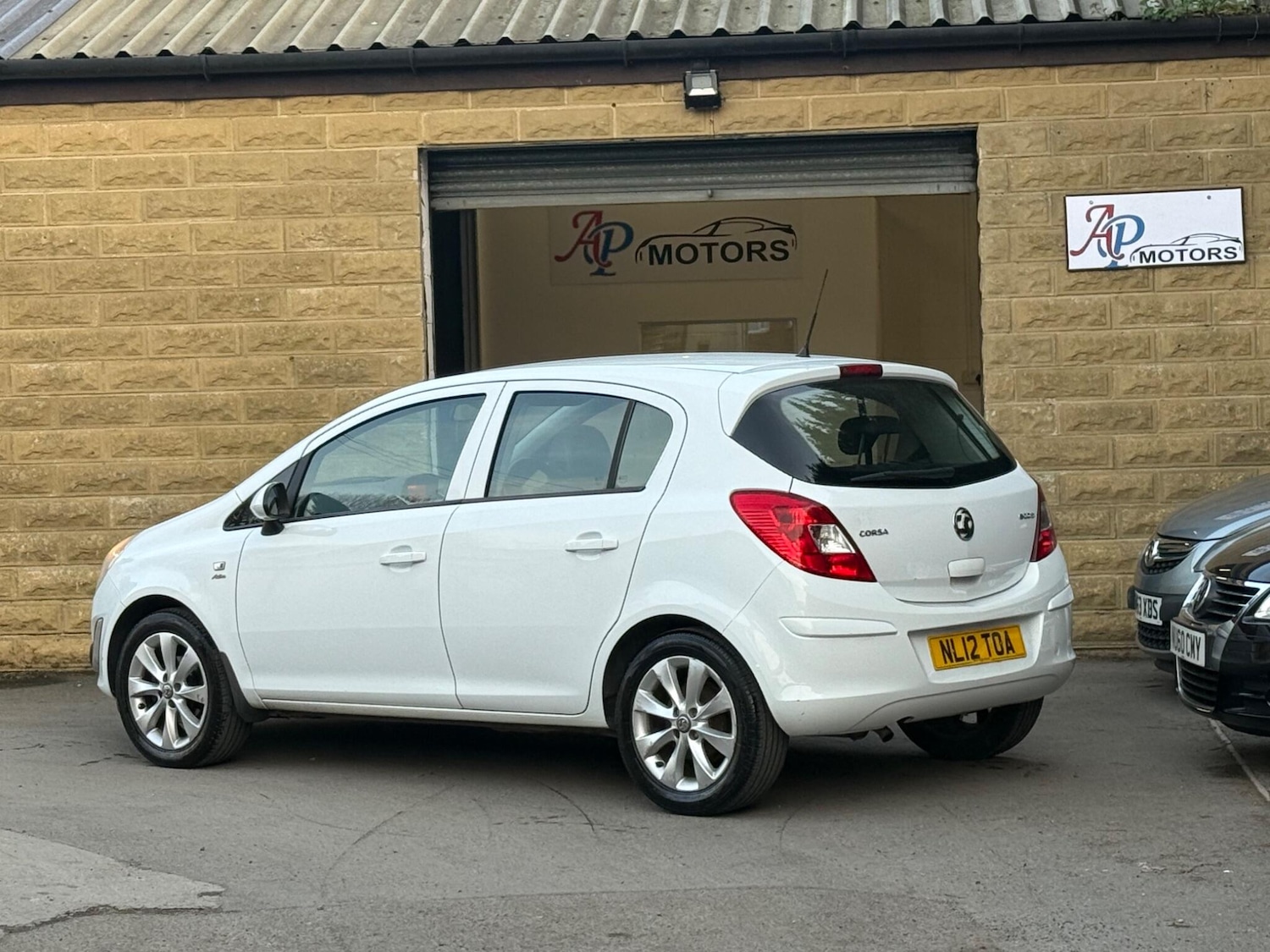 Used Vauxhall Corsa 2012 for sale - 77977999: Photo 4