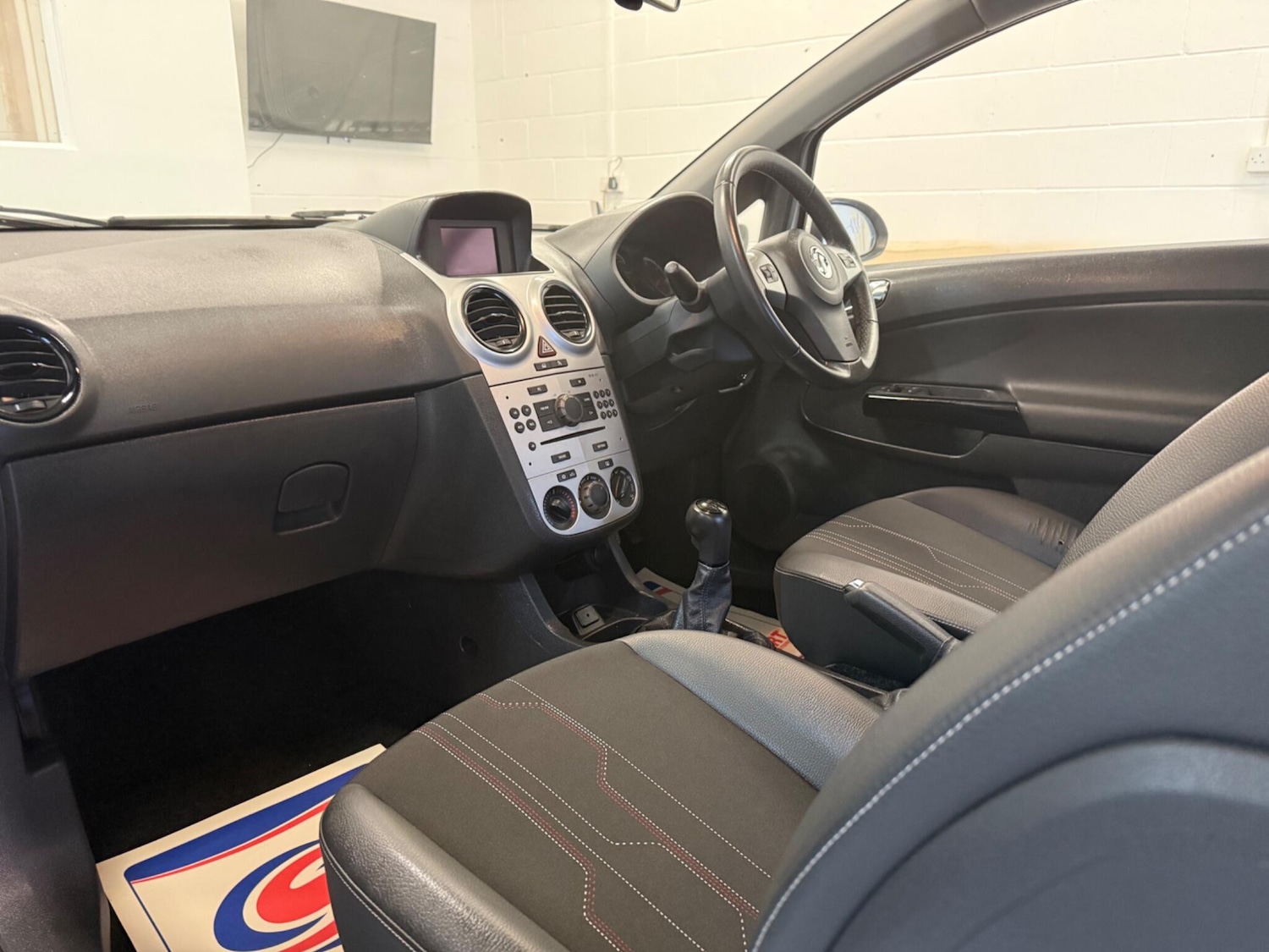 Used Vauxhall Corsa 2012 for sale - 77977999: Photo 6