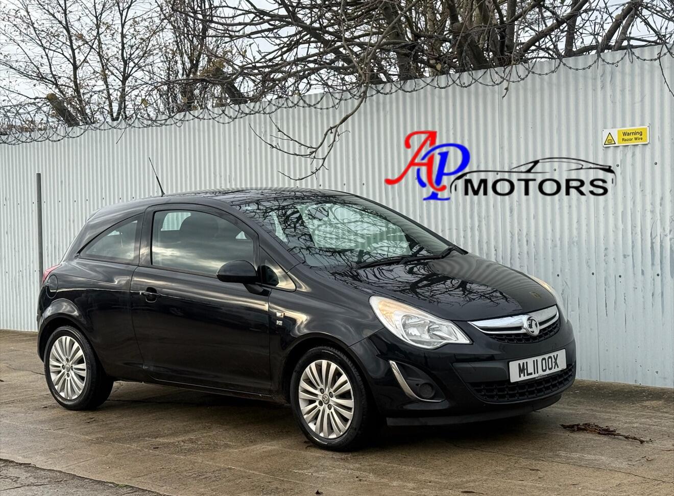 Used Vauxhall Corsa 2011 for sale - 76715042: Photo 1