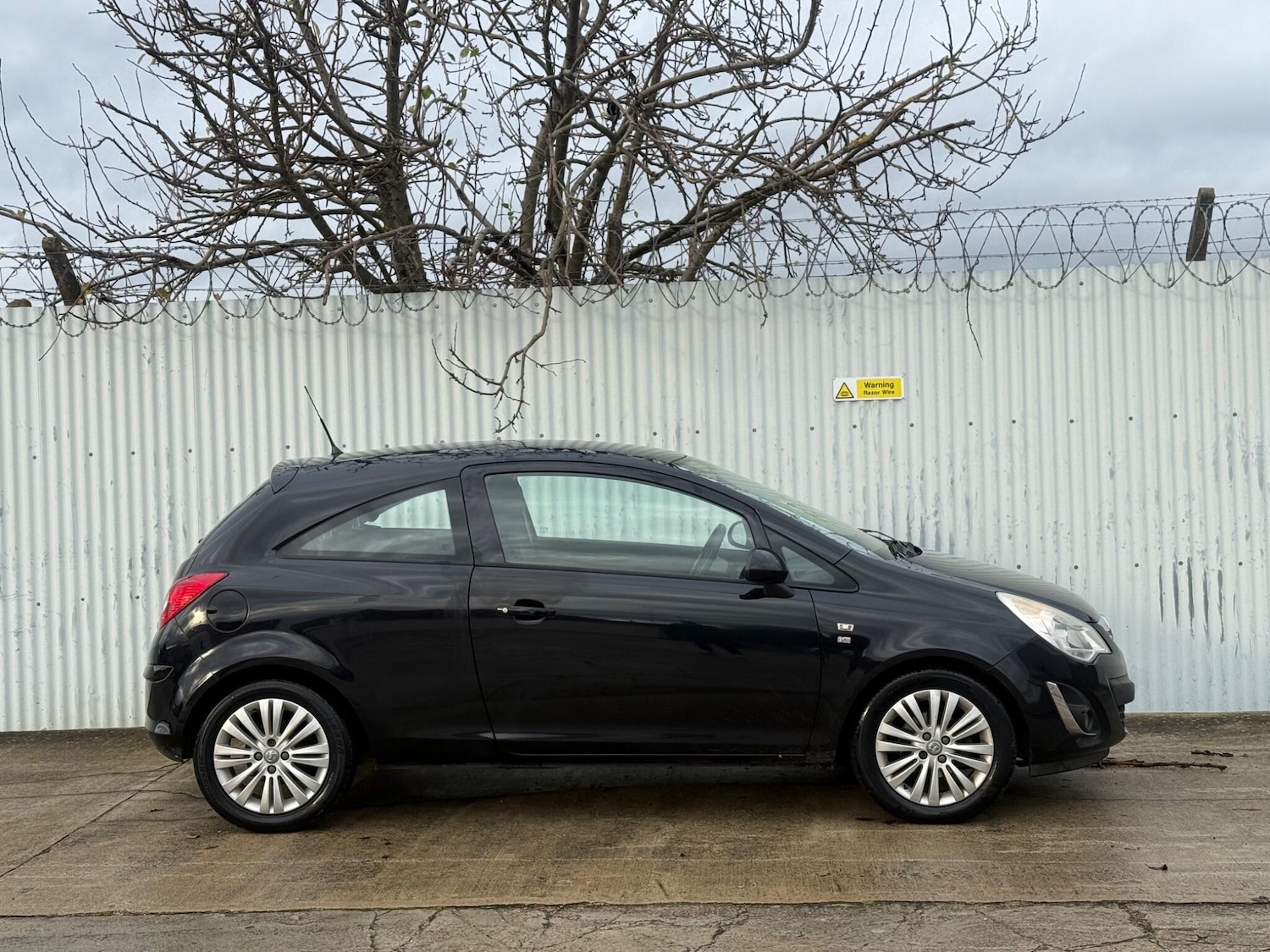Used Vauxhall Corsa 2011 for sale - 76715042: Photo 3