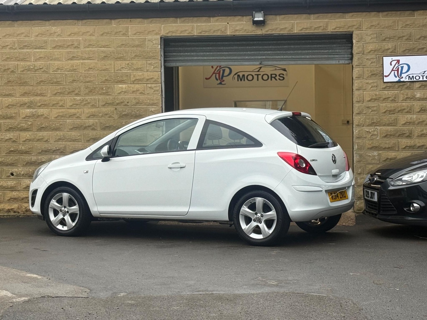 Used Vauxhall Corsa 2014 for sale - 77331646: Photo 4